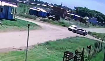 Imagen de Partido de La Costa: dos heridos tras un violento choque en Nueva Atlantis captado por una cámara de seguridad