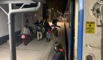 Imagen de Cientos de pasajeros que salieron de Mar del Plata quedaron varados en General Guido por un desperfecto en el tren de Pinamar
