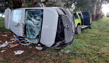 Imagen de Ruta 88: dos personas murieron y tres resultaron heridas tras el vuelco de una combi