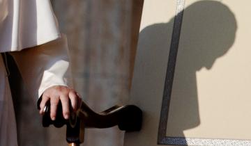 Imagen de Murió el Papa Francisco: un ataúd simple y una tumba fuera del Vaticano, las tradiciones que rompió al organizar su funeral