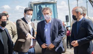 Imagen de Partido de La Costa: Cardozo y los ministros Katopodis y Nardini recorrieron obras de asfalto y luminaria LED