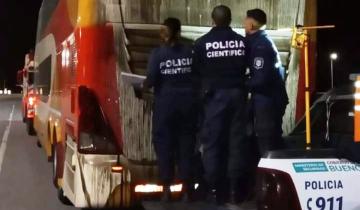 Imagen de Castelli: balearon 2 micros de pasajeros en la Ruta 2