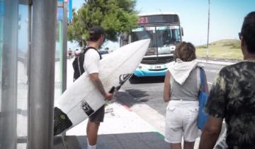 Imagen de La campaña de un surfista marplatense: pide que a los colectivos se pueda subir con tablas