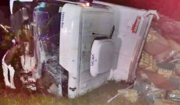 Imagen de Volcó un camión en la Ruta 41 en jurisdicción de Castelli: un muerto