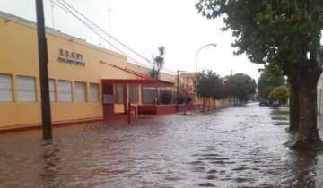 Imagen de Castelli: hay más de 200 evacuados y 4 heridos por la inundación que afectó el 80% de la ciudad