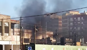 Imagen de Santa Teresita: un hombre provocó un incendio, se atrincheró y amenazó con arrojar bombas molotov