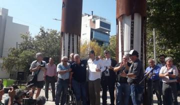 Imagen de Ovación y homenaje para Ramos Padilla en un acto por Malvinas