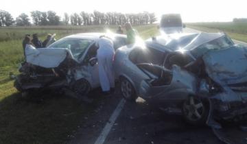 Imagen de Tremendo choque frontal entre dos autos: seis muertos, tres de ellos niños