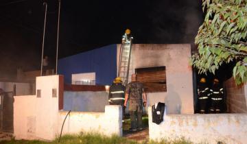 Imagen de Insólito: en Olavarría le robaron a los bomberos mientras apagaban un incendio