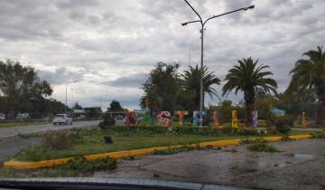 Imagen de Castelli: un fuerte temporal provocó daños en la localidad