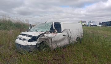 Imagen de Ruta 2: un camión y una combi chocaron cerca de Dolores