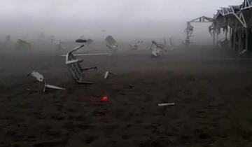 Imagen de Impresionantes videos del temporal de viento y lluvia que se desató en Pinamar y Ostende