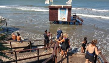 Imagen de Se registran inconvenientes por la crecida del mar en la Costa Atlántica