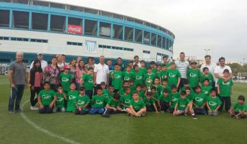 Imagen de Pibes costeros visitaron las canchas de River, Boca y Racing