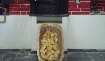 Imagen de Los internos de la Unidad Penal N° 6 ya producen pan para las escuelas