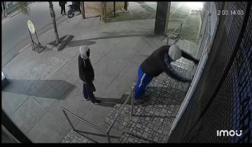 Imagen de Partido de La Costa: cuatro delincuentes rompieron la puerta y robaron un comercio en Santa Teresita