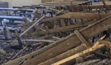 Imagen de Pudo ser una tragedia: se cayó el techo de la Iglesia de Lezama