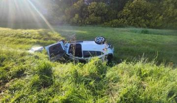 Imagen de Ruta 11: un vehículo se cruzó de carril, volcó en una alcantarilla y tres personas resultaron heridas