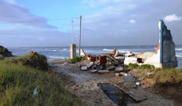 Imagen de La Costa: la histórica sudestada derrumbó una emblemática casa en San Clemente