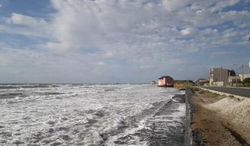 Imagen de Hay alerta por fuerte crecida del mar en la Costa Atlántica