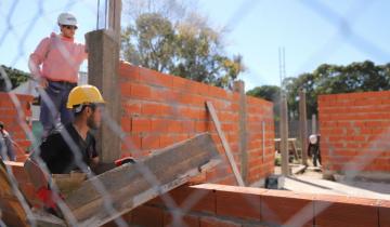 Imagen de Avanza la construcción de dos aulas en la Escuela Secundaria N° 13 de Mar del Tuyú
