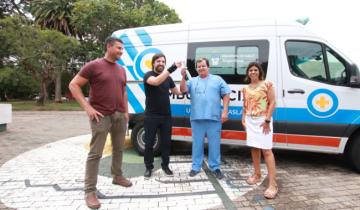Imagen de El Ministro Kreplak entregó  ambulancias en los municipios de Pila y Castelli