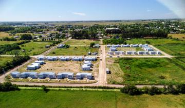 Imagen de Histórico para Dolores: el intendente Juan Pablo García entregó 48 viviendas junto al Instituto de la Vivienda