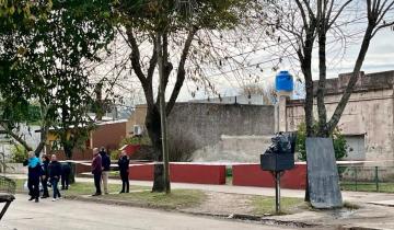 Imagen de Misterio en General Madariaga: murió esposado en un patio y hay cuatro demorados
