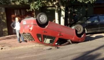 Imagen de Mar del Plata: el ex intendente Arroyo volcó con su auto en un triple choque