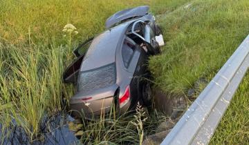 Imagen de Castelli: un automóvil despistó y volcó en Ruta 2