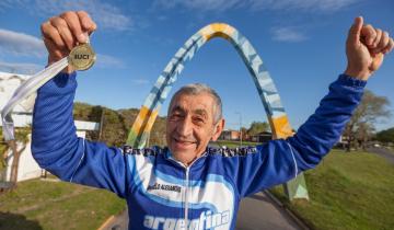 Imagen de Un ciclista de 70 años trajo una medalla a La Costa del Mundial de Inglaterra