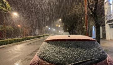 Imagen de La nieve llegó a Tres Arroyos y crece la expectativa en la Costa Atlántica