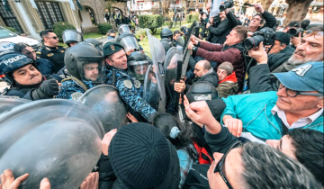 Imagen de Marcha contra la inseguridad en Mar del Plata: manifestantes ingresaron a la Departamental y hubo incidentes con la Policía