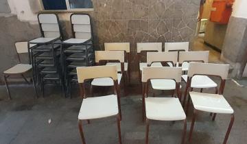 Imagen de Por acuerdo con el Consejo Escolar en la cárcel de Dolores reparan mobiliario para escuelas locales