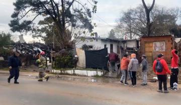 Imagen de Villa Gesell: una mujer y dos menores debieron ser internadas por el incendio de una vivienda