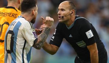 Imagen de La FIFA tuvo que salir a aclarar un tema con el árbitro del Argentina - Países Bajos