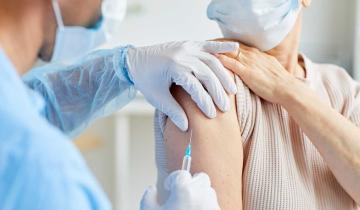 Imagen de Recomiendan aplicarse la vacuna antigripal ante la llegada del frío: quiénes deben vacunarse